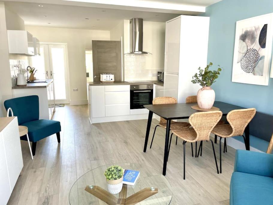 Luxury Porthcawl Large Spacious 2 Bedroom Apt, Garden, Prime Location المظهر الخارجي الصورة